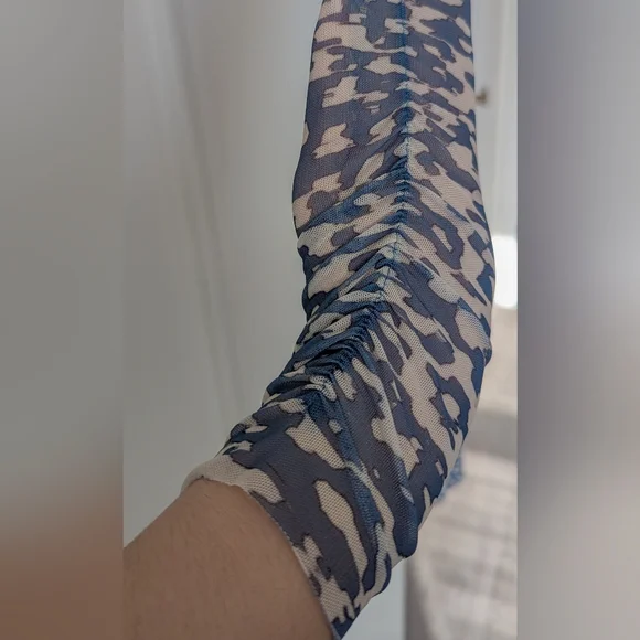 H&M Blue and Tan Patterned Long Sleeve Midi   Dress Size XS EUC! - Picture 6 of 7